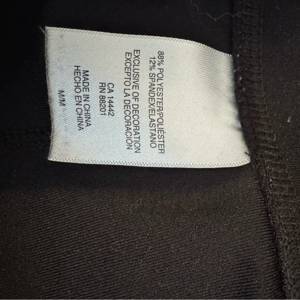 Black Leggings with Pockets - Picture 6 of 7